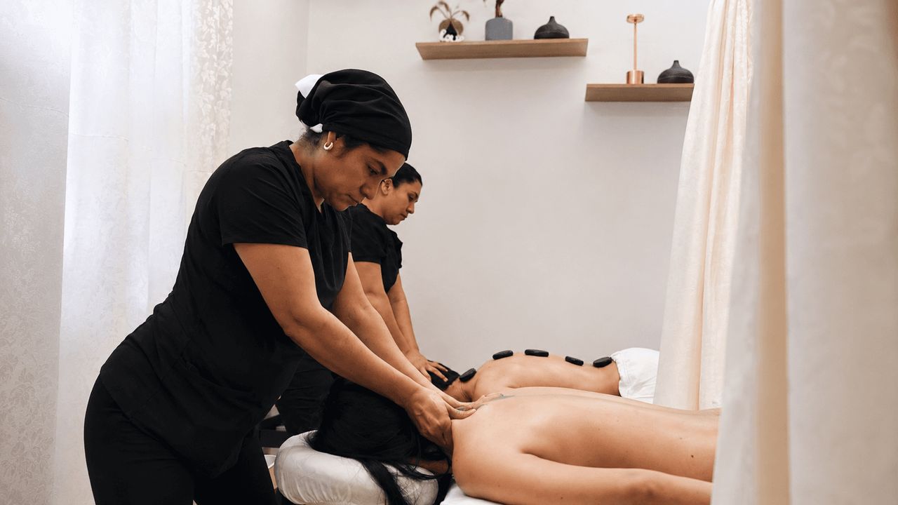 Masaje con piedras calientes en Body in Harmony